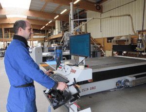 REGIS au commande de la machine numérique